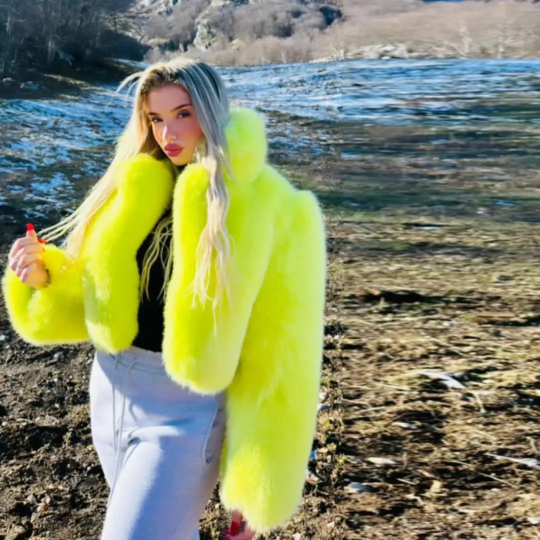 Женская короткая шуба из цельного натурального лисьего меха