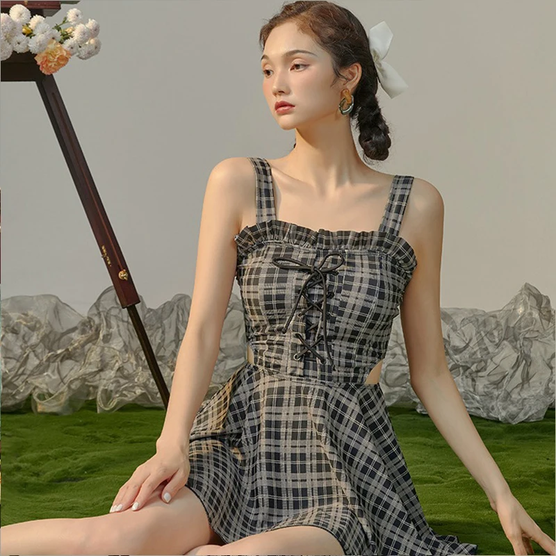 Женский слитный купальник в клетку - Фотография_4