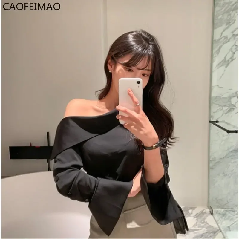 Офисные женские черные блузки в корейском стиле на одно плечо - Фотография_3
