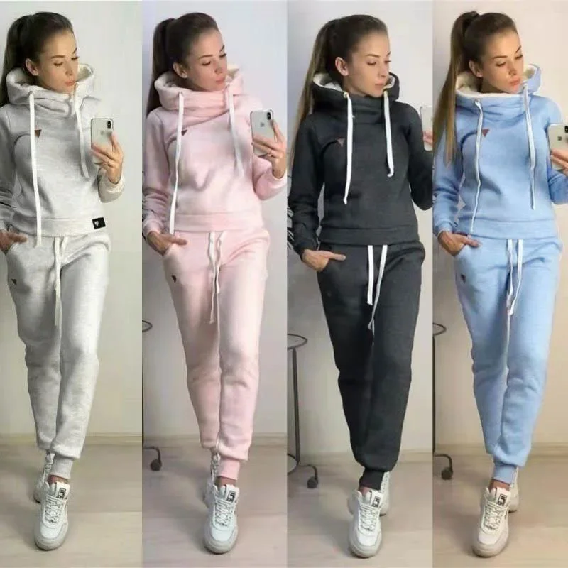 Однотонный женский спортивный костюм