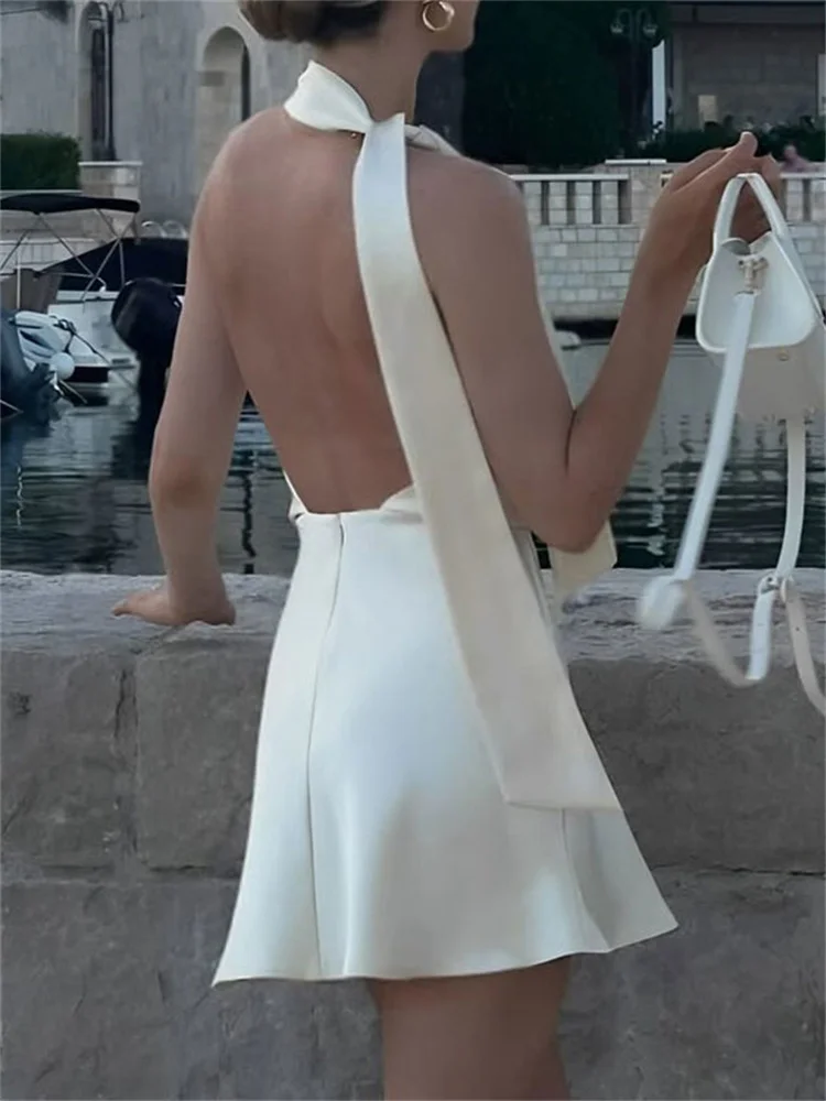 Белое модное платье tossy с открытой спиной - Фотография_4